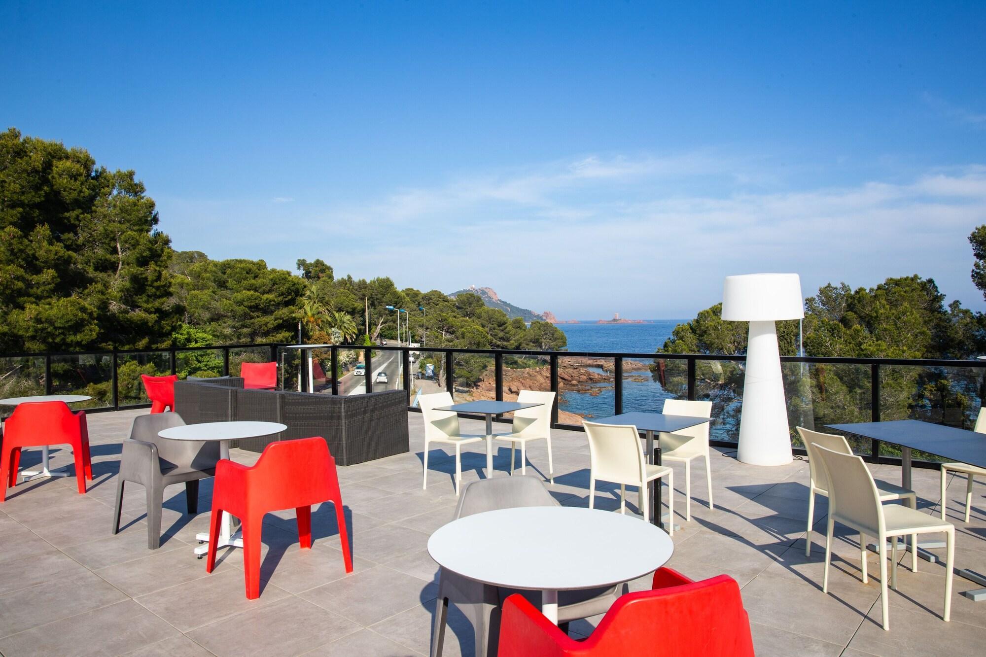 Sowell Hotels La Plage Saint-Raphaël Buitenkant foto