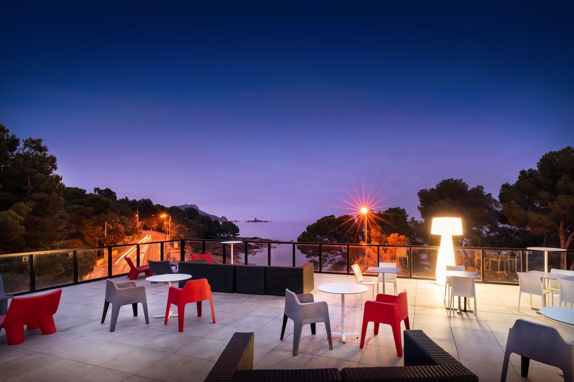 Sowell Hotels La Plage Saint-Raphaël Buitenkant foto